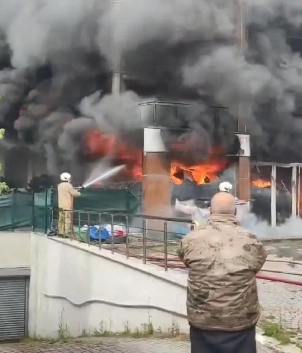 Pendik’te İş Yerinde Yangın