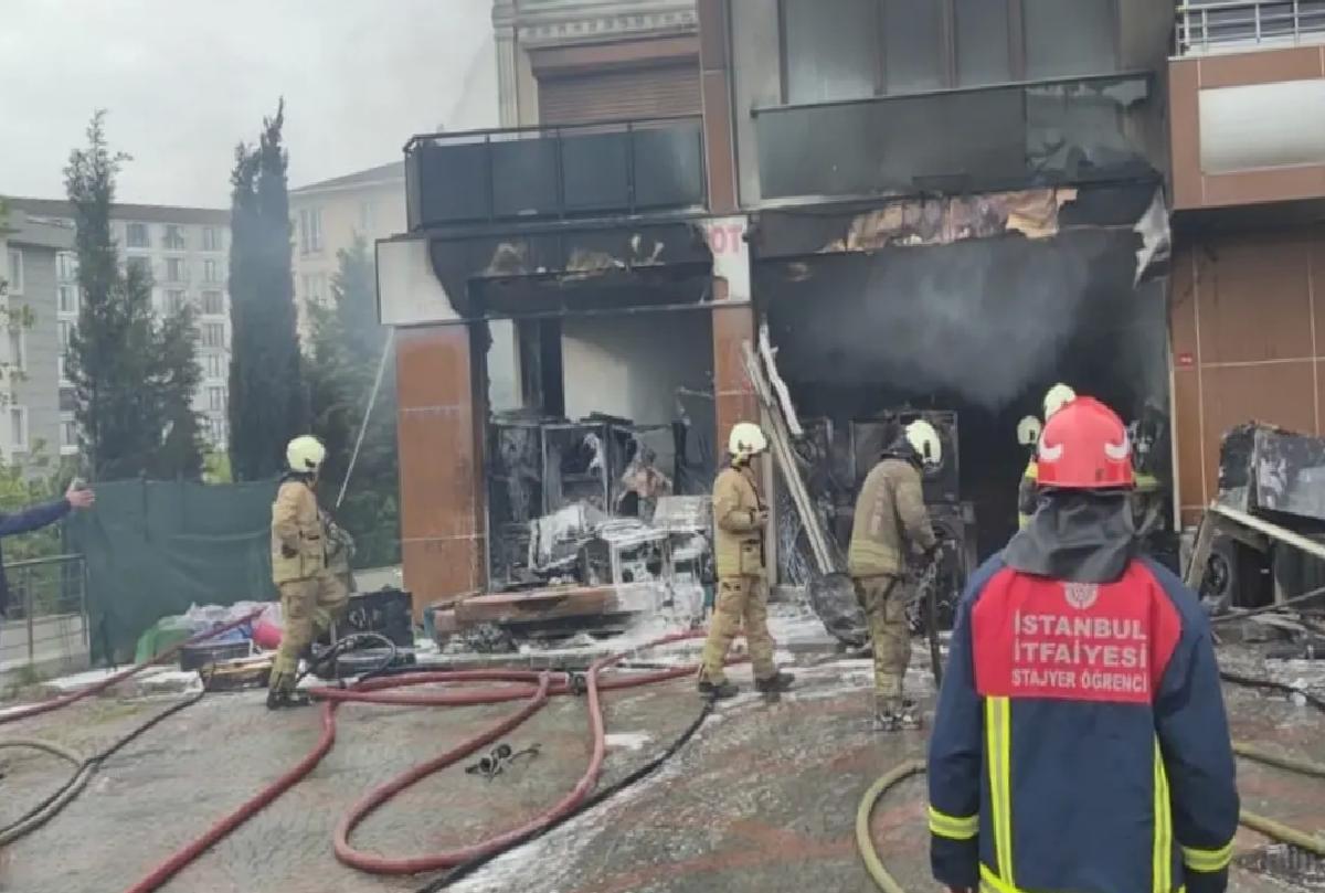 Pendik’te Yangın: İş Yeri Kullanılamaz Hale Geldi