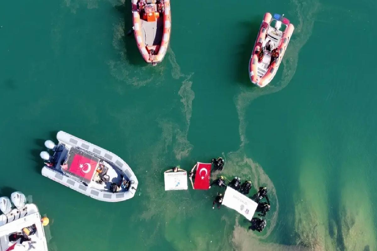 Pertek’te Ata’ya Saygı Dalışı