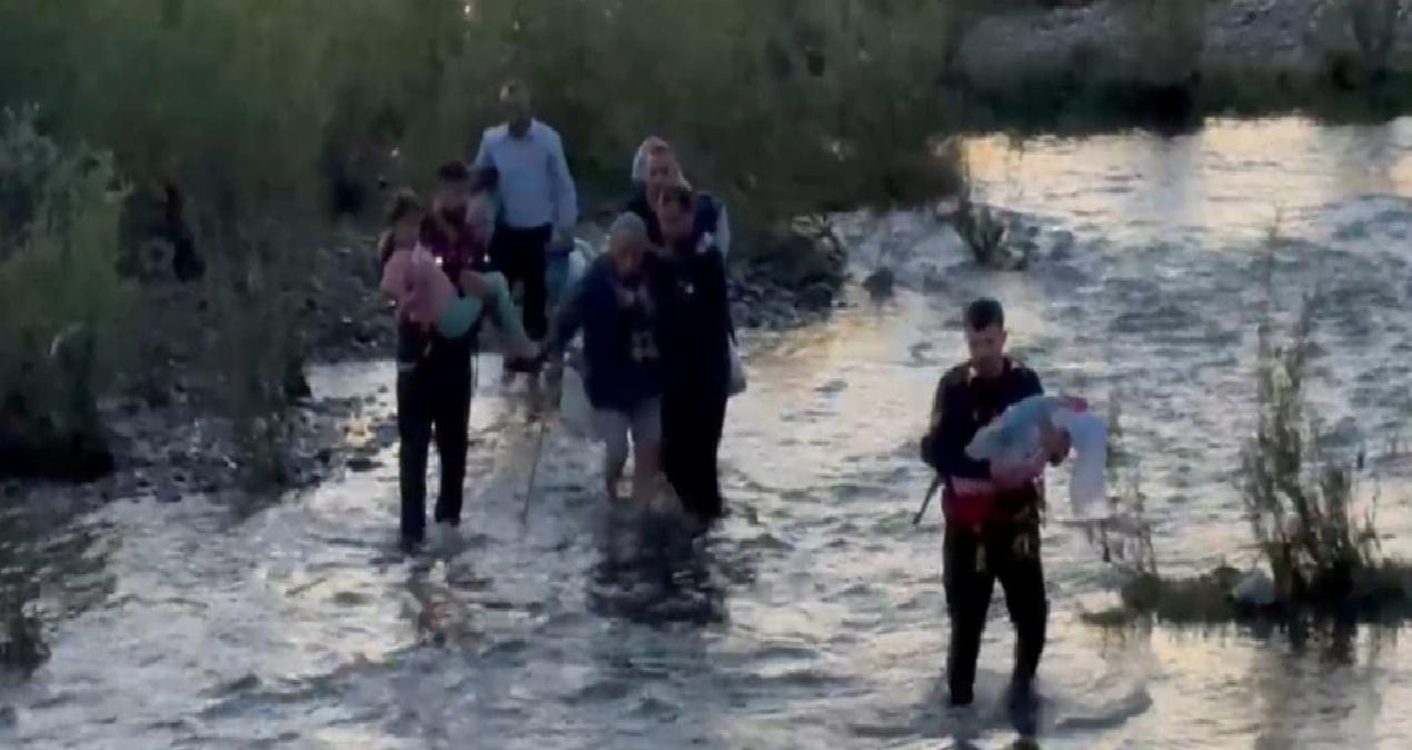 Piknikte mahsur kalan 25 kişi itfaiye ekipleri kurtardı
