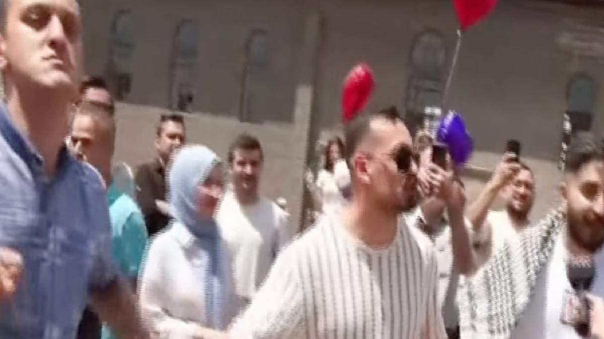 PKK kendisini feshetti: Diyarbakır’da halaylar çekildi