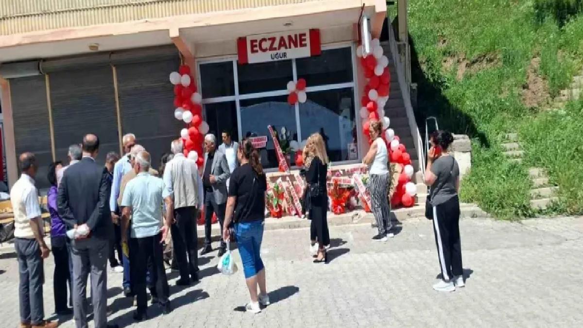 Pülümür’de 18 Yıl Aradan Sonra Eczane Açıldı