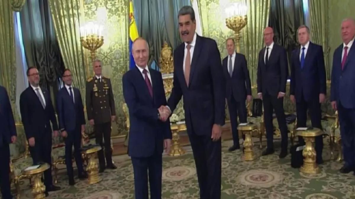 Putin ve Maduro Kremlin’de Bir Araya Geldi