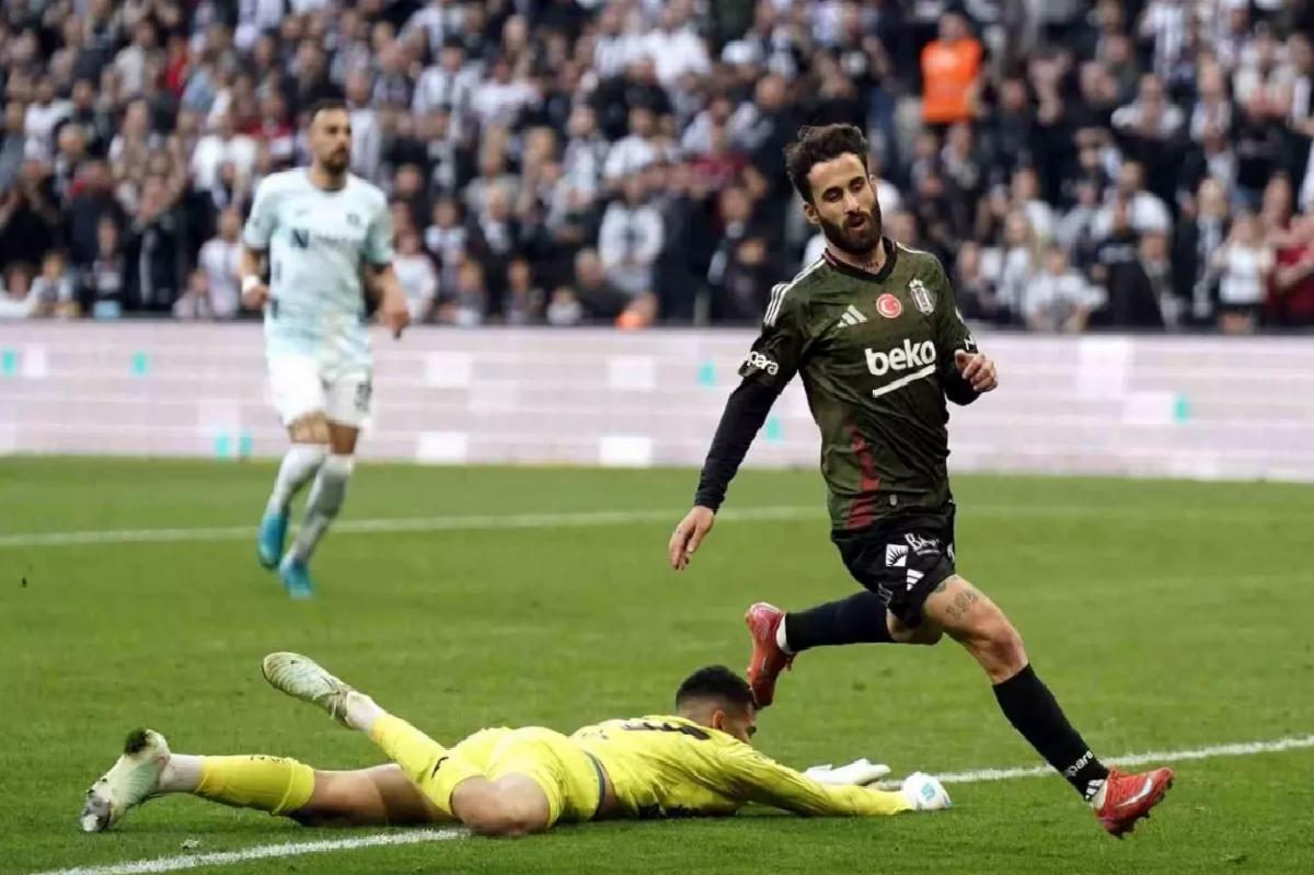 Rafa Silva’dan Etkileyici Performans