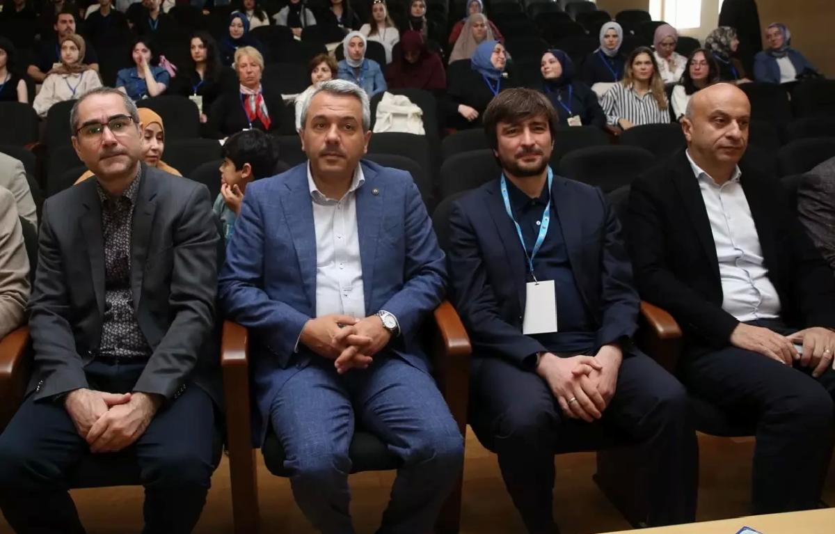 Rize’de “Arayış Şifa” konulu panel düzenlendi