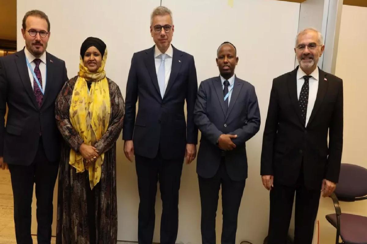 Sağlık Bakanı Somali Heyeti ile Görüştü