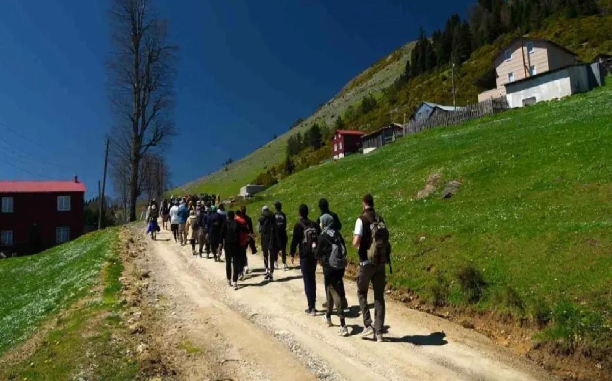 Sakarya Doğa Yürüyüşleri Hendek Dikmen Tepe Parkuru ile Devam Etti