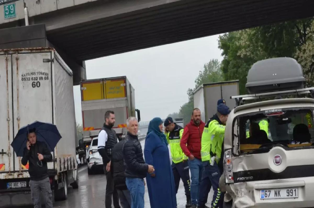 Sakarya’da 7 Trafik Kazası: Otoyol Kapandı