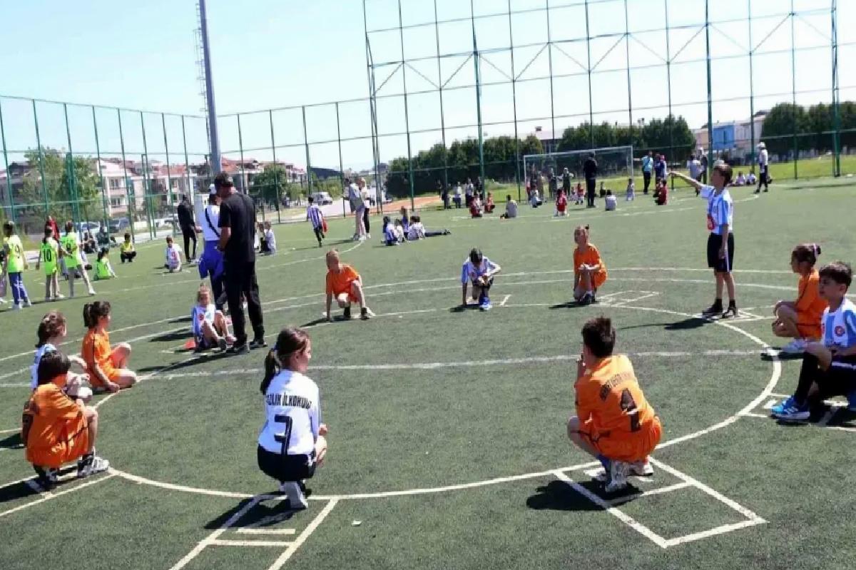 Sakarya’da Geleneksel Çocuk Oyunları Şenliği Başladı