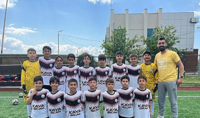 Şampiyon Burhaniye Belediyespor U-11