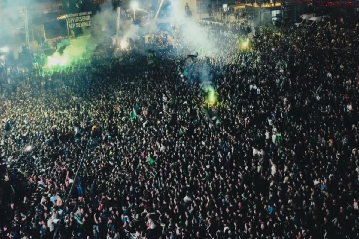 Şampiyon olmuşlardı, 3 maçı da kaybedince taraftar küplere bindi