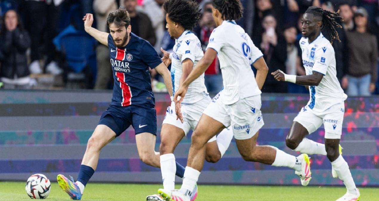 Şampiyon PSG ikinci yarı açıldı