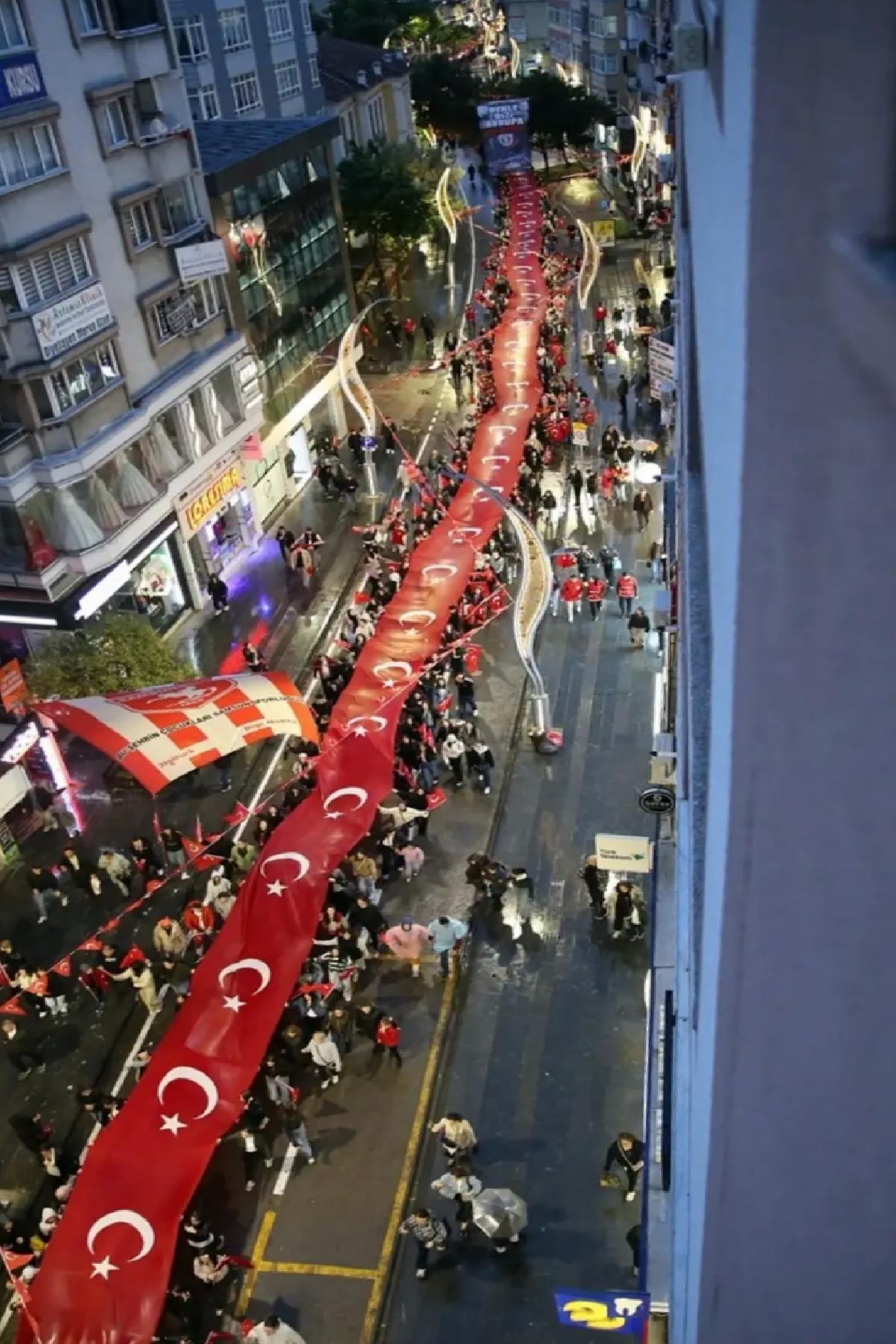 Samsun’da Bayrak Yürüyüşü ve Fener Alayı