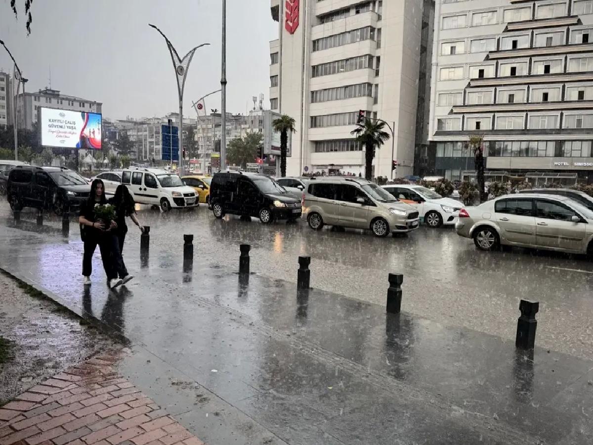 Samsun’da Sağanak Yağış Zorluk Yarattı