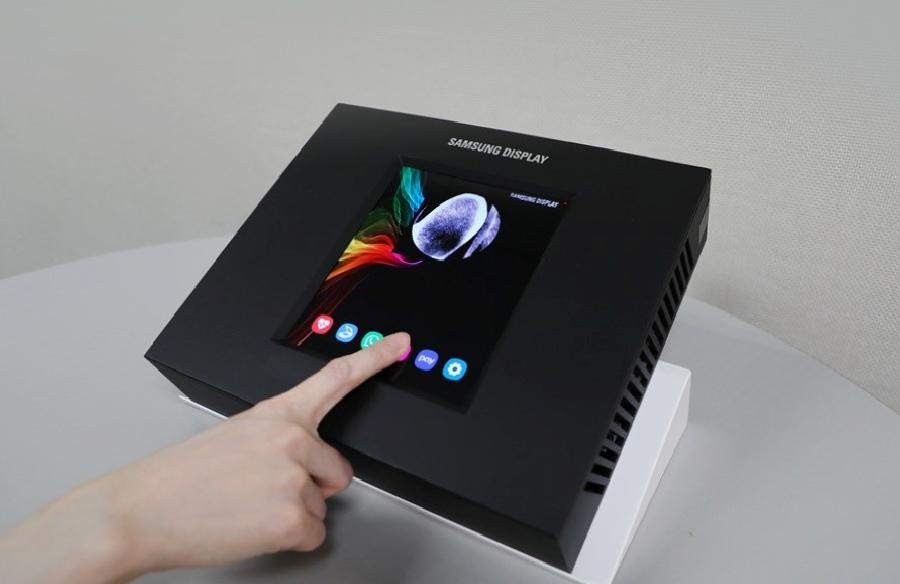 Samsung, ekranın her yerinden algılayan parmak izi okuyuculu OLED paneli tanıttı