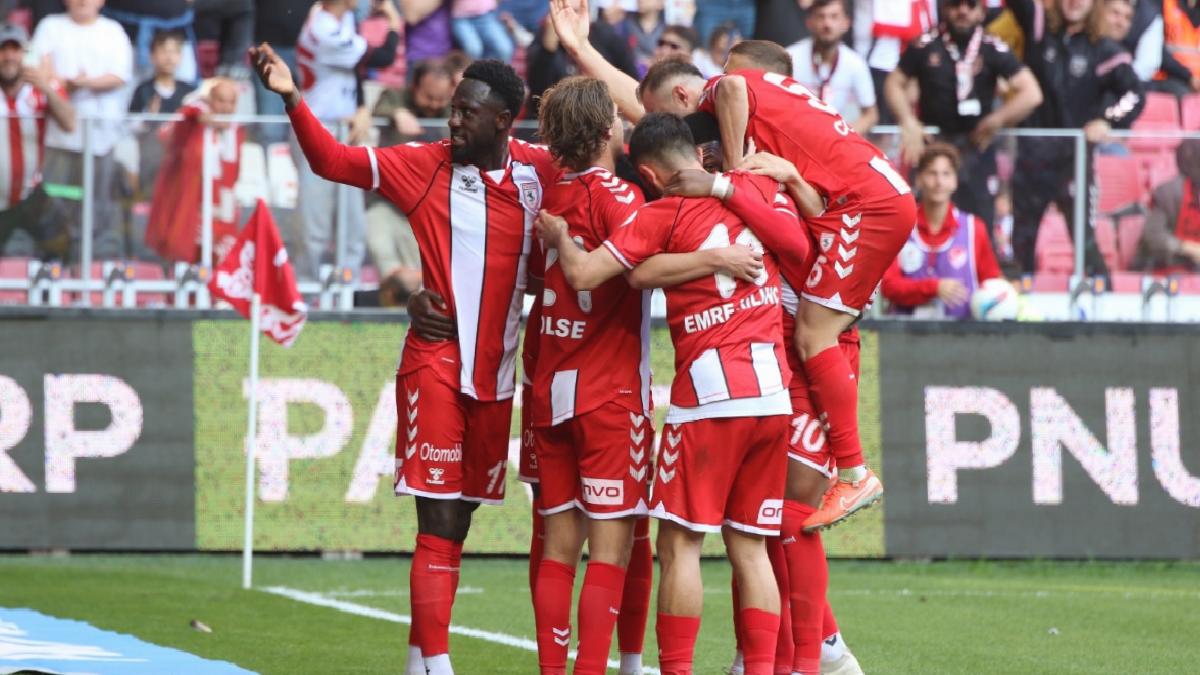 Samsunspor: Ligde kalma hedefimizin çok daha ötesine geçtik