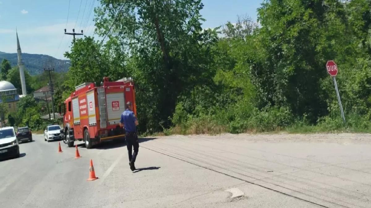 Sapanca’da Otomobil Şarampole Devrildi
