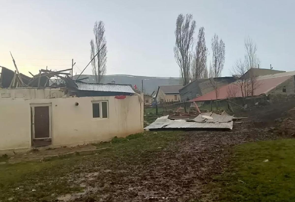 Sarıkamış’ta Fırtına ve Hortum Hasara Yol Açtı