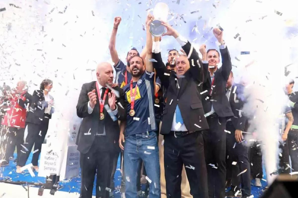 Sarıyer Şampiyonluk Kupasını Aldı