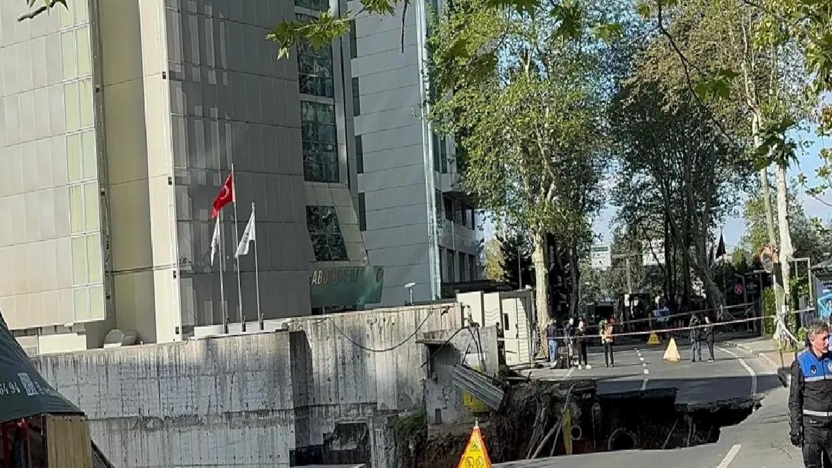 Sarıyer’de Cadde Çöktü, Trafik Kapatıldı