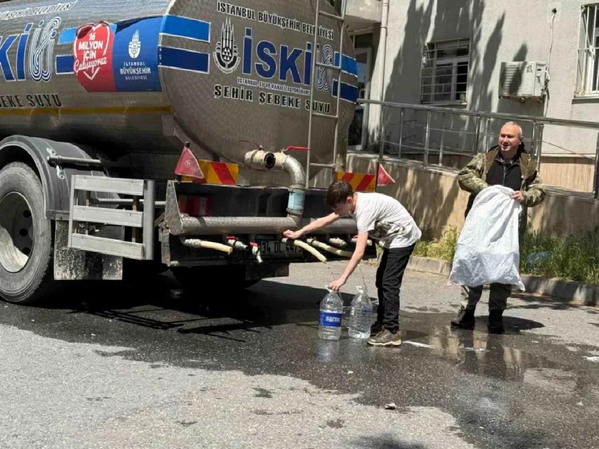 Sarıyer’de Yol Çökmesi, Ayazağa Mahallesi’nde Su Kesintisine Yol Açtı