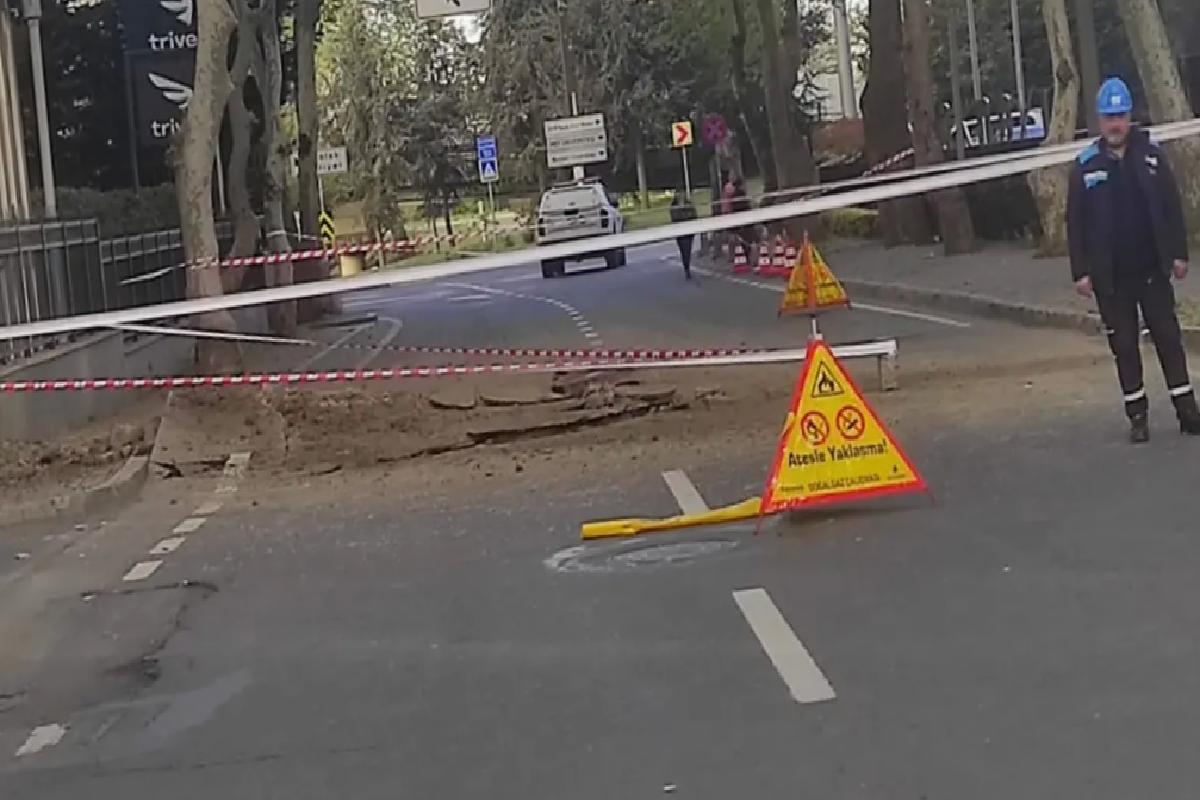 Sarıyer’de yol çöktü! Eski Büyükdere Caddesi trafiğe kapatıldı
