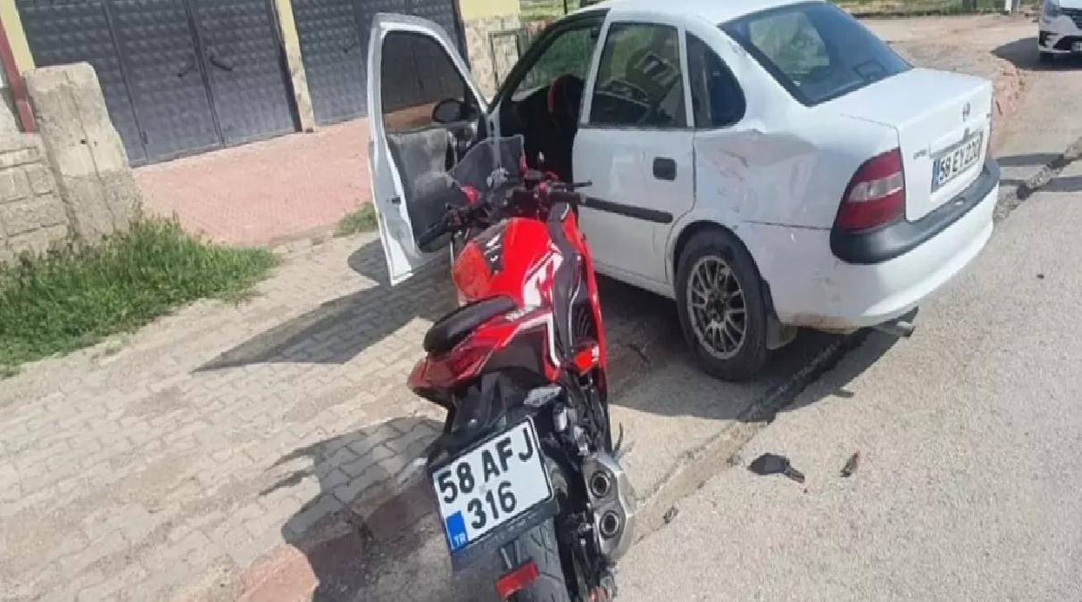 Şarkışla’da Motosiklet ve Otomobil Çarpıştı