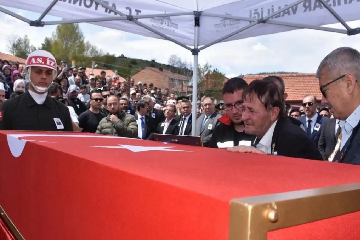 Şehit İstihkam Uzman Çavuş Önder Özen’in cenazesi, Afyonkarahisar’da son yolculuğuna uğurlandı