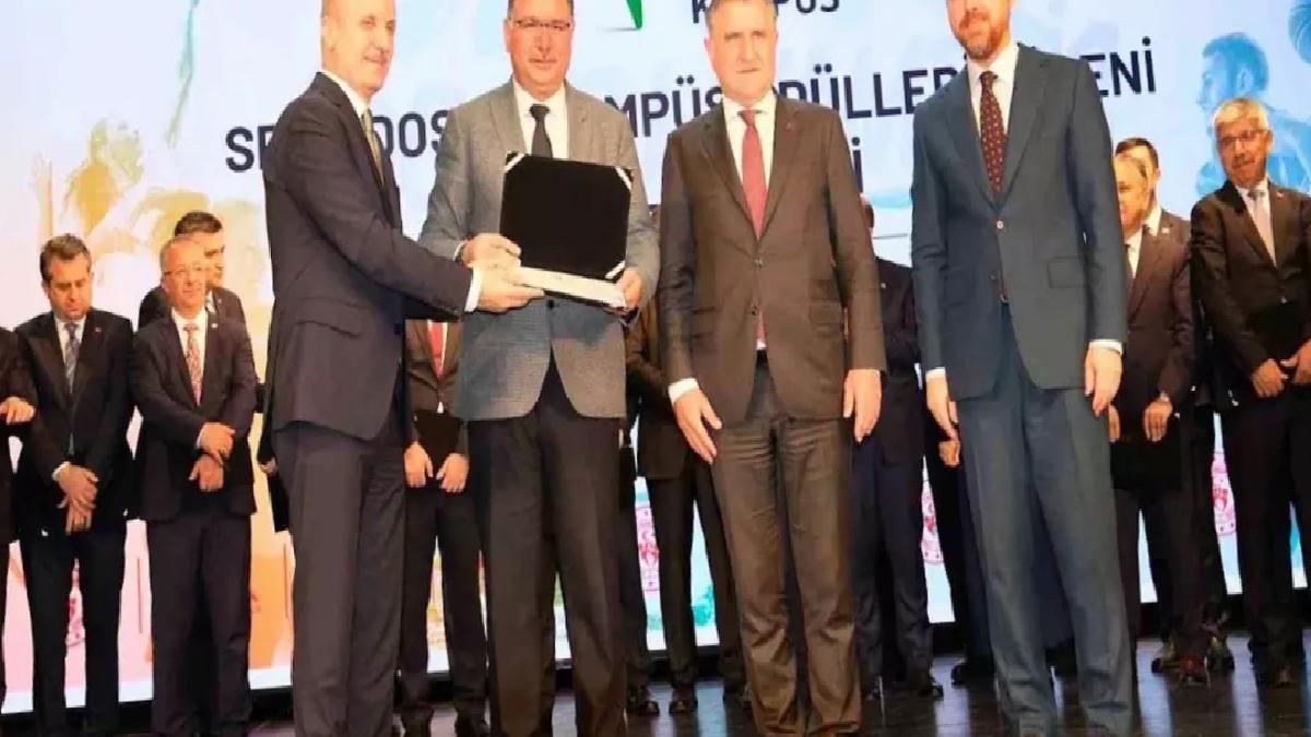 Selçuk Üniversitesi Spor Dostu Ödülü Aldı