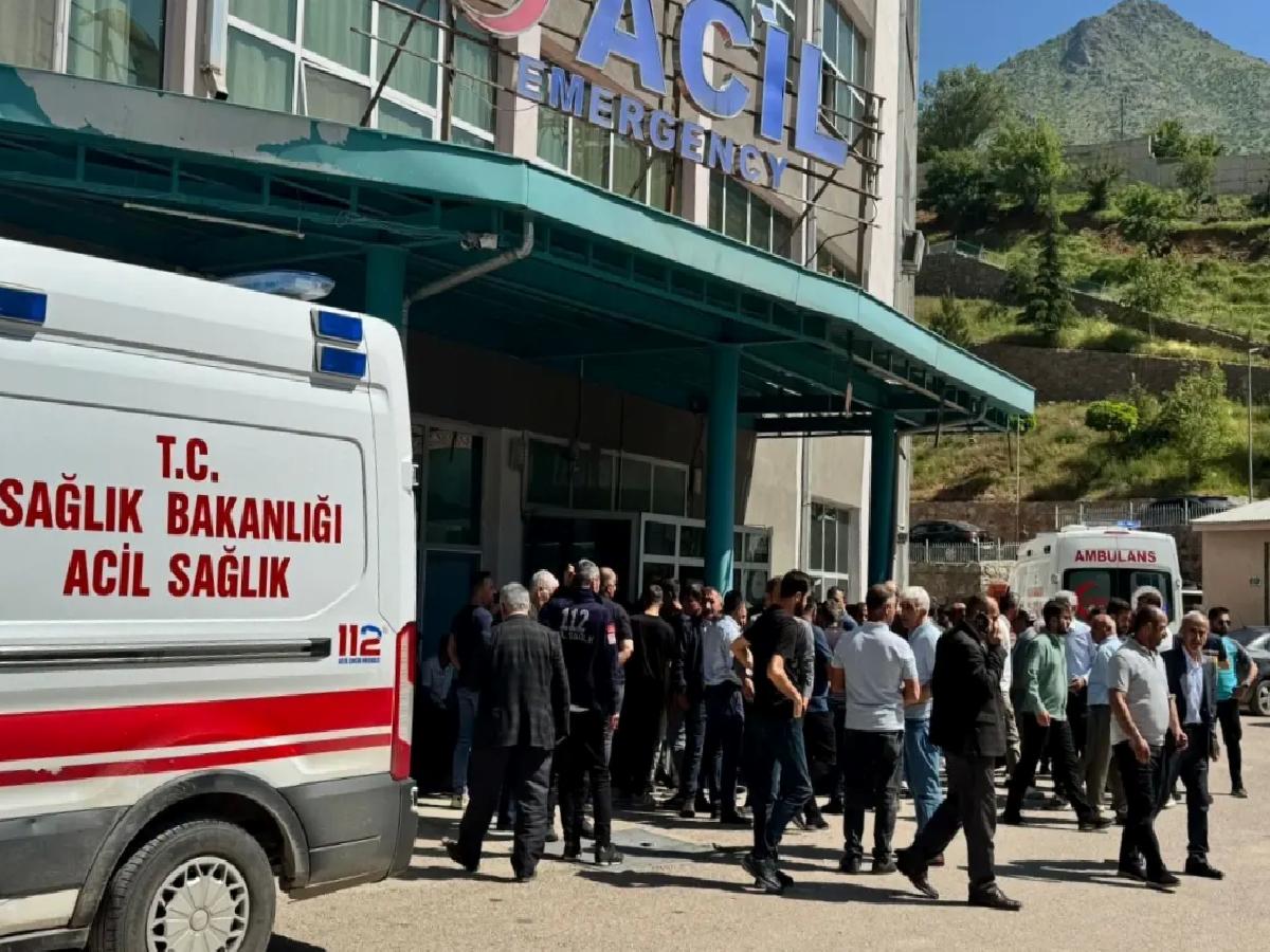 Şemdinli’de Servis Kazası: 14 Yaralı