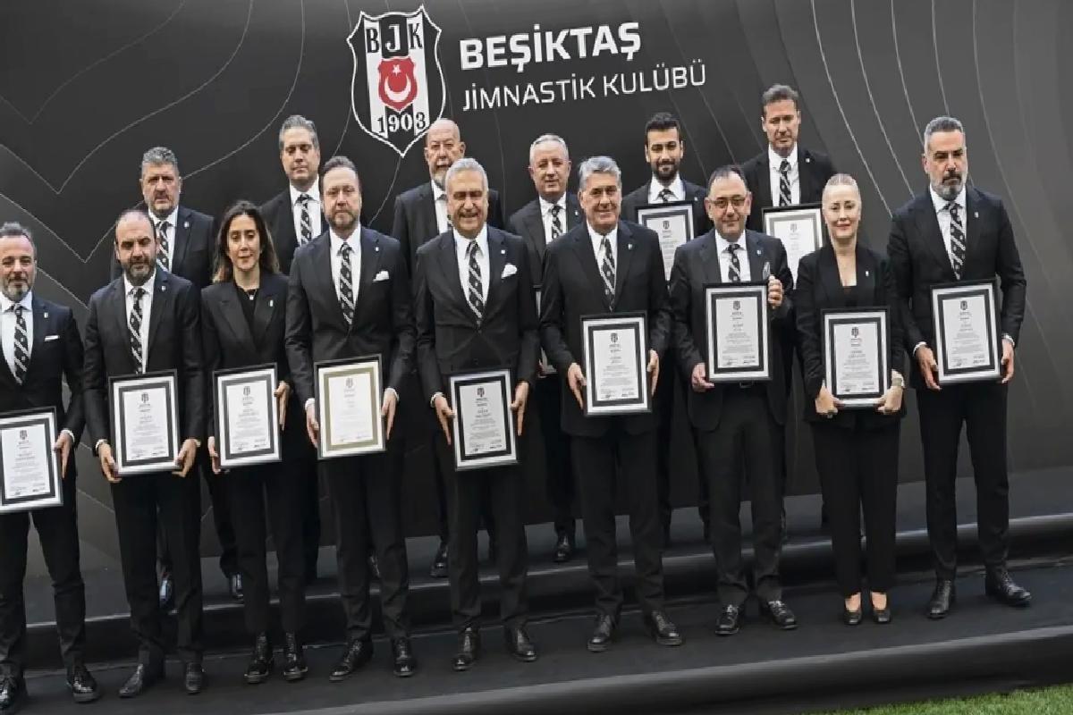Serdal Adalı ve yönetimi, mazbatalarını aldı