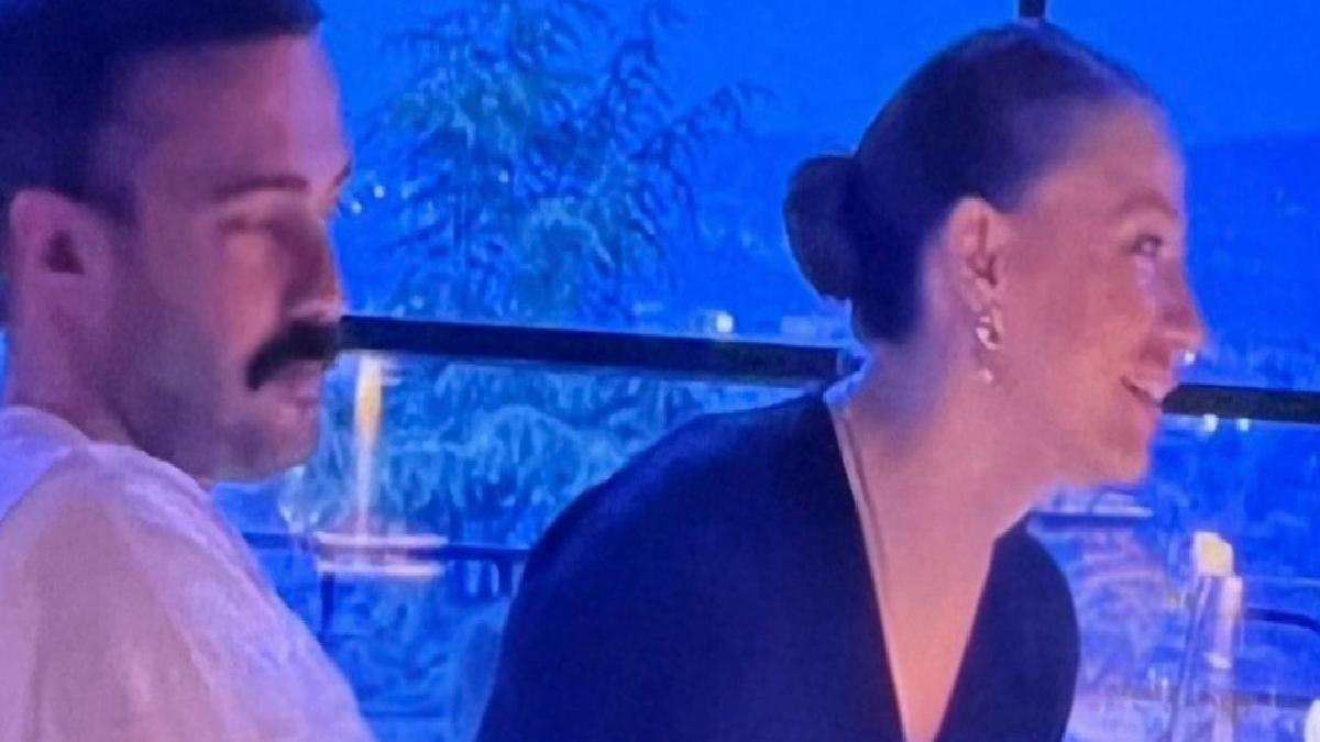 Serenay Sarıkaya ve Mert Demir’den yeni kare paylaşıldı