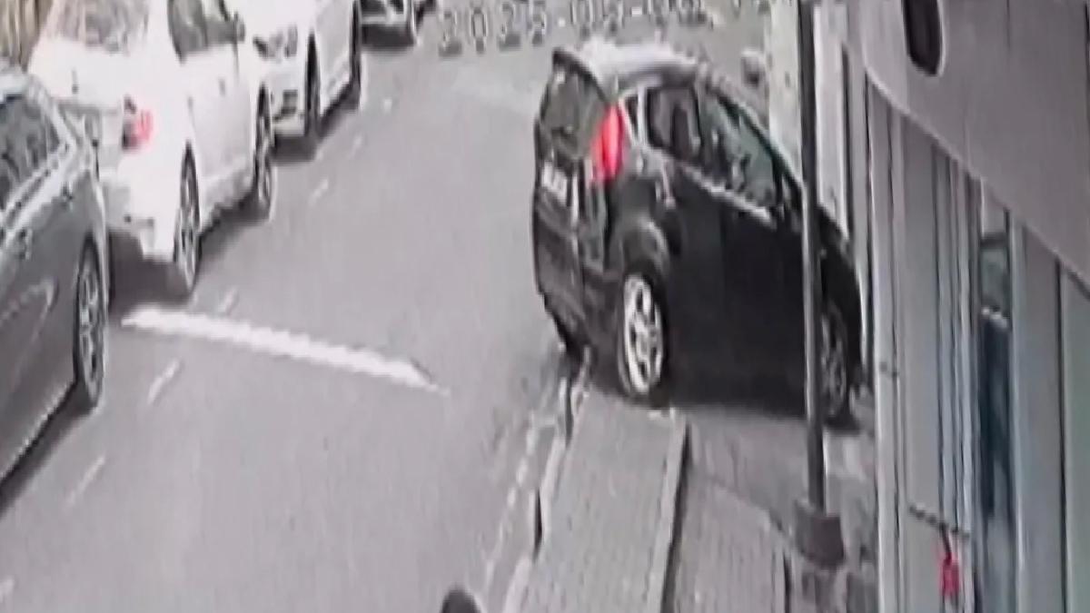 Servis Minibüsü Altında Kalan 5 Yaşındaki Çocuk Hayatını Kaybetti