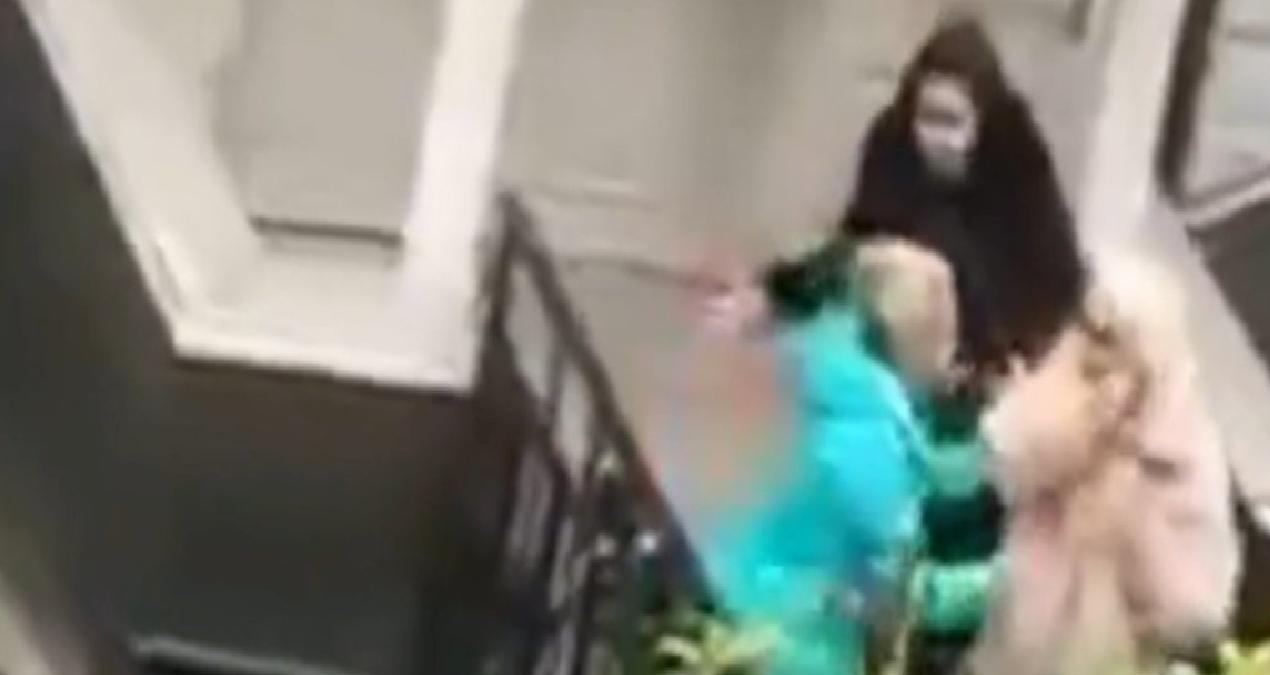 Sevim Emre yalı komşusuyla birbirine girdi