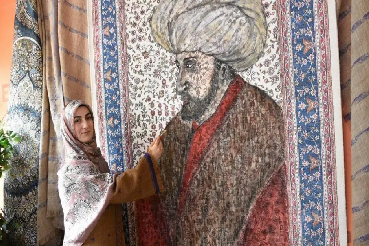 Şeyma Sezer: Halıya Nostaljiyle Sanat İşliyor