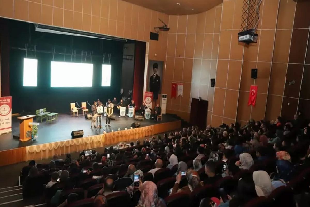 Şiir Dinletisi Beğeni Topladı