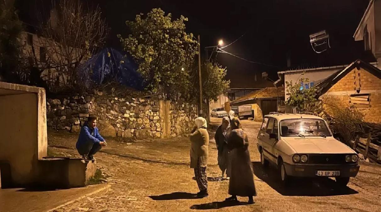 Simav’da Köylüler Geceyi Dışarıda Geçiriyor