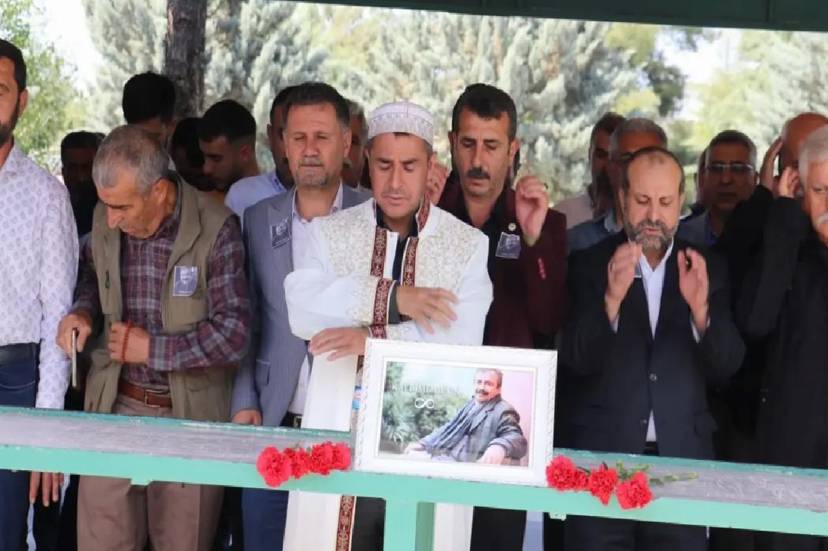 Sırrı Süreyya Önder için gıyabi cenaze namazı