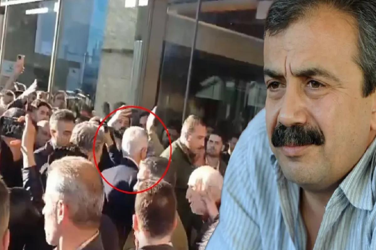 Sırrı Süreyya Önder’in hayatını kaybettiği hastaneye giden Mehmet Metiner yuhalandı