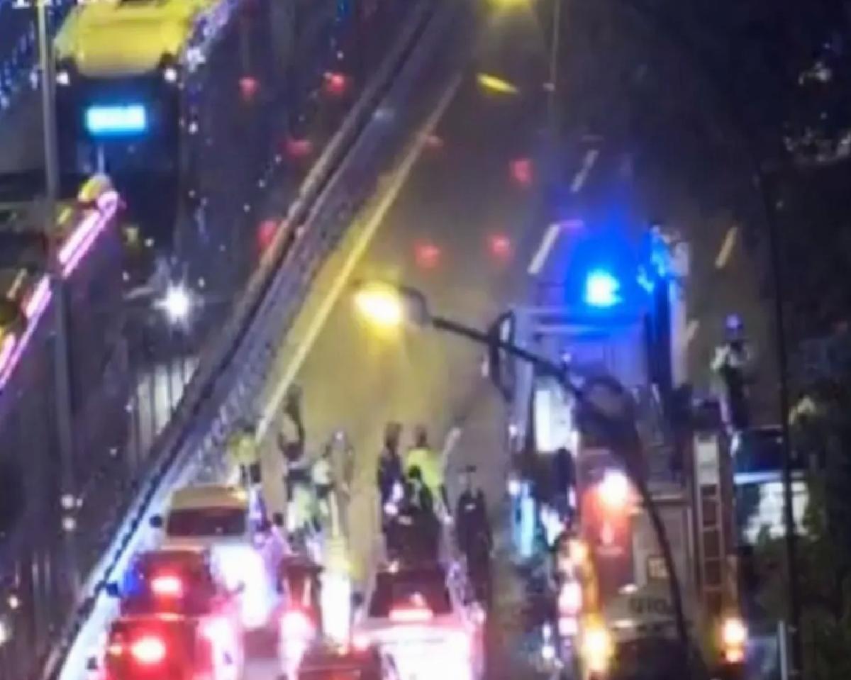 Şişli’de Otomobil Yangını Trafiği Kırmayı Kapatı