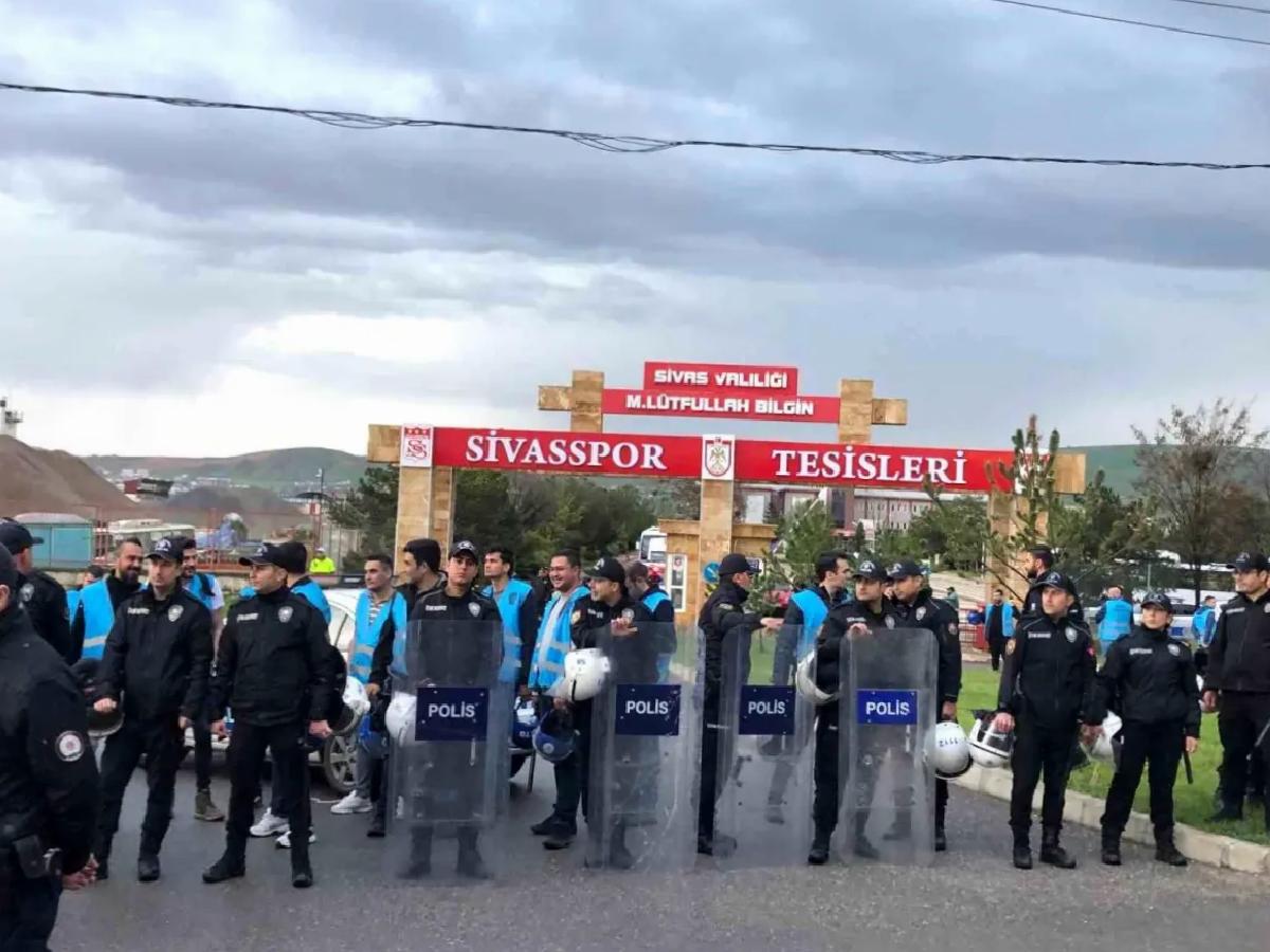 Sivasspor Taraftarı Takımı Protesto Etti