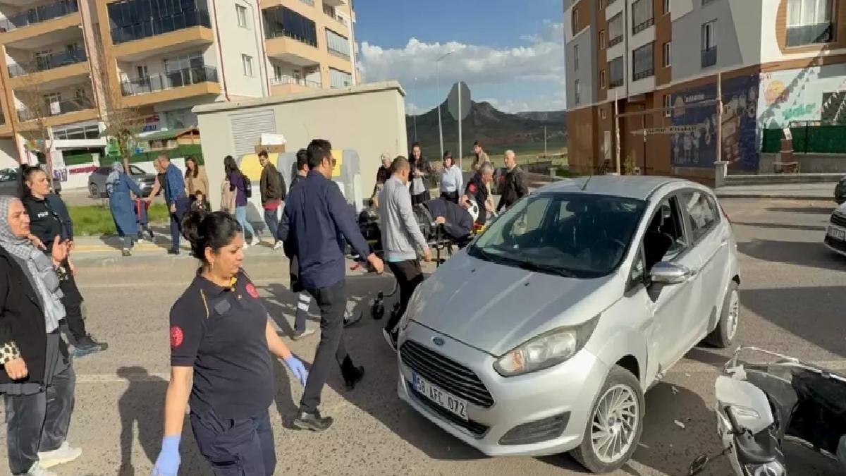 Sivas’ta Otomobil Motosiklete Çarptı