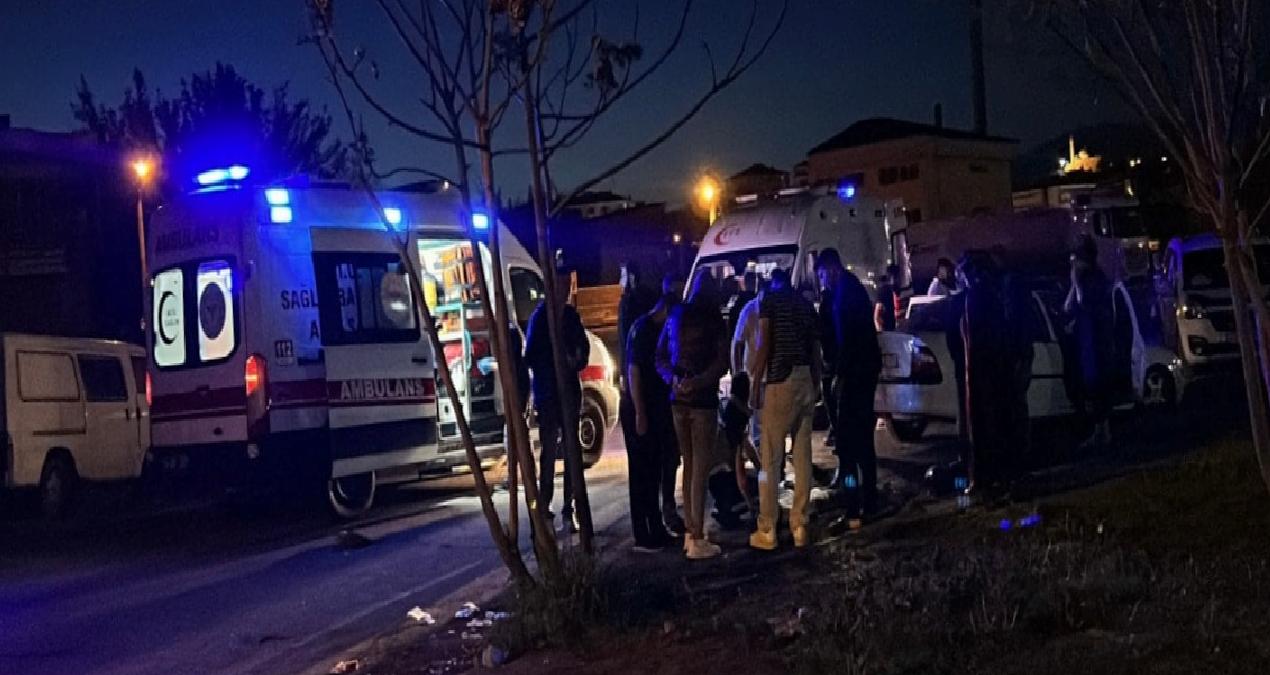 Sivas’ta sokak üzerinde iki grup arasında kanlı kavga: 4 kişi yaralandı