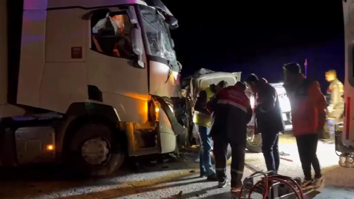 Sivas’ta Tır-Pikap Çarpışması: 1 Ölü
