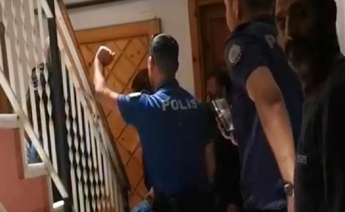 Sokak Köpekleriyle Yaşayan Kadın Evinde Tahliye Edildi
