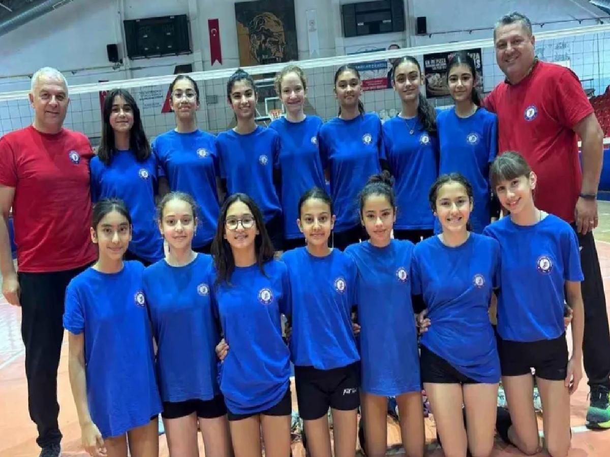 Söke Voleybol Takımı, Midi Kızlar Bölge Şampiyonası’nda Birinci Oldu