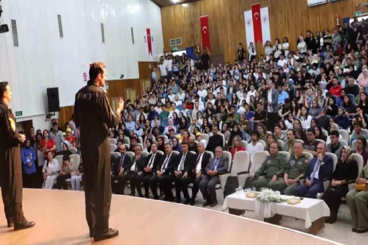 SOLOTÜRK Elazığ’da Uçuş Gösterisi ve Söyleşi Düzenledi