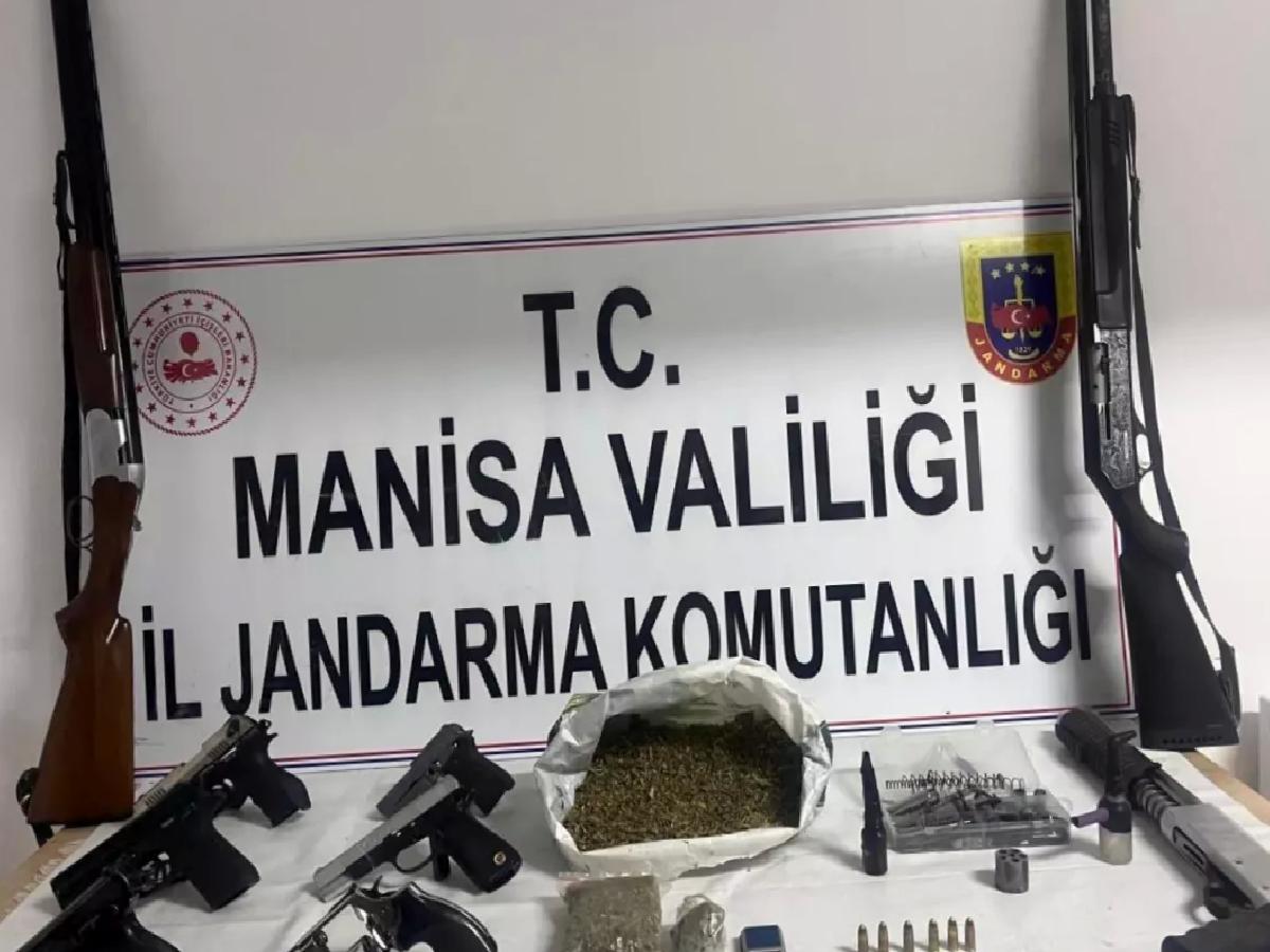 Soma’da Ruhsatsız Silah ve Uyuşturucu Ele Geçirildi