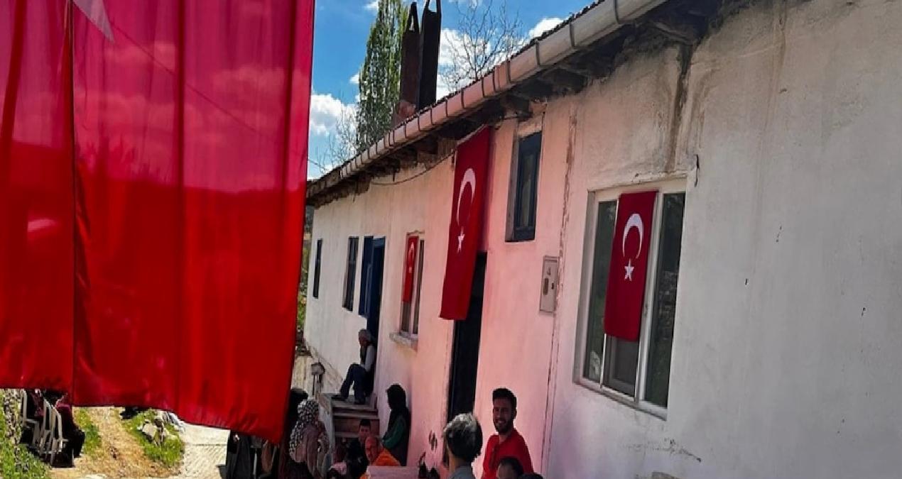 Son şehidin evi yürek parçaladı