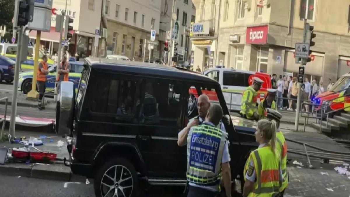 Stuttgart’ta Kalabalığa Araç Daldı